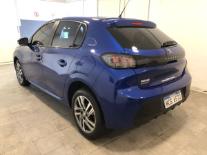 PEUGEOT 208 ALLURE  VIDRIOS ELECTRICOs, TECHO SOLAR PANORAMICO, CAMARA REVERSA, MANDOS AL VOLANTE, TAPIZADO EN CUERO