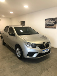 RENAULT LOGAN  Motor 1.0,  Vidrios eléctricos,  Radio con Bluetooth 